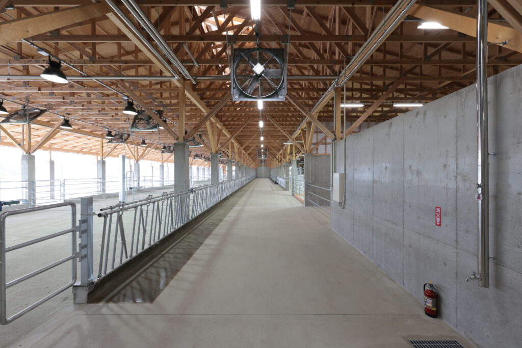 群馬県畜産試験場 繁殖育成牛舎 aadel Co.,Ltd.